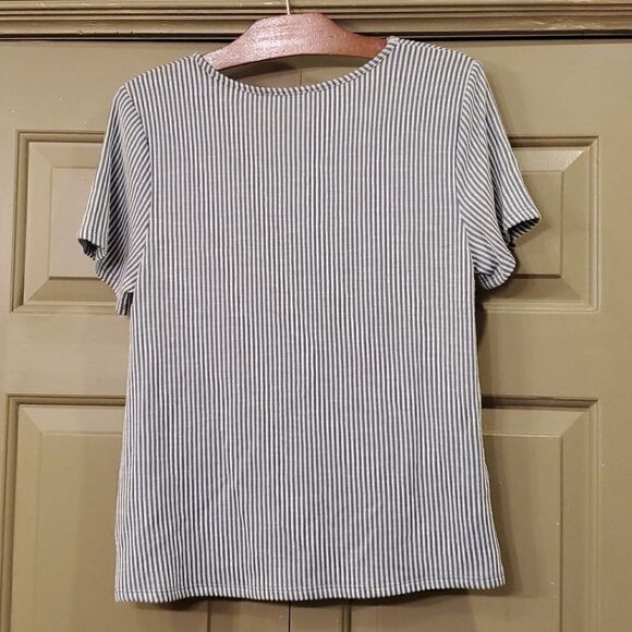 Exclusive One green and white striped twist front top - Picture 2 of 9